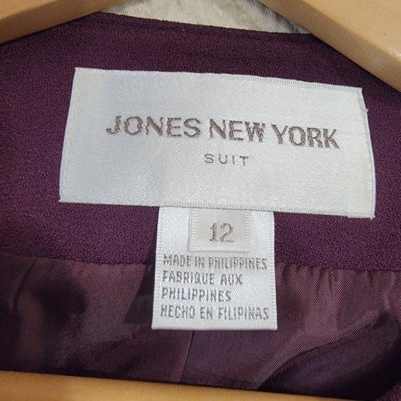 Jones New York Suit Jacket Plum Color Blazer Gold Buttons Size 12 - Picture 14 of 16